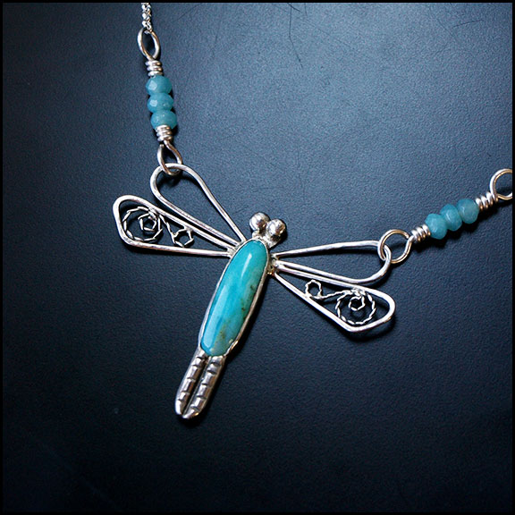 Na křídlech modré vážky - peruánský modrý opál